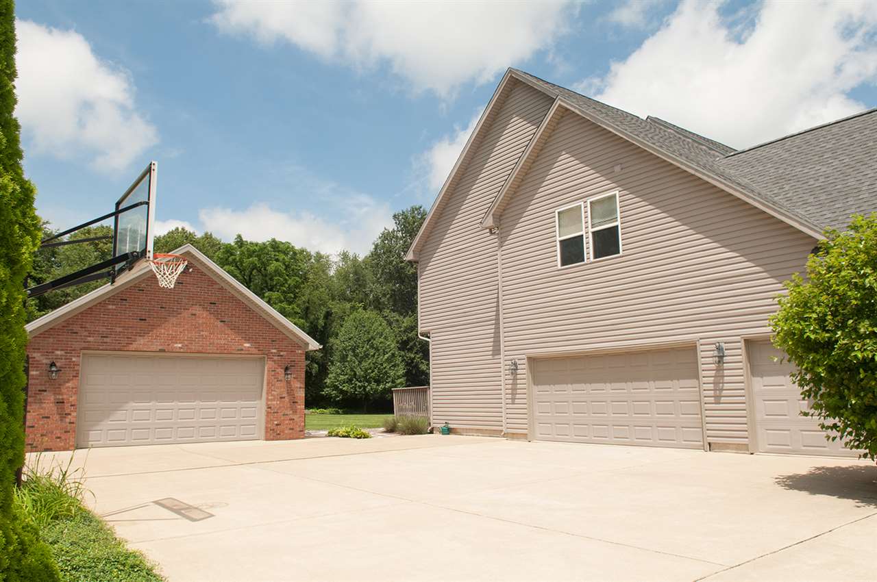 4094 Farmstead Ln, West Lafayette, IN 47906 photo 2