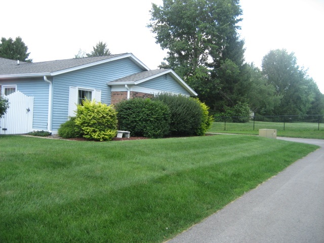 1187 E Commons Dr, Bloomington, IN 47401 photo 2