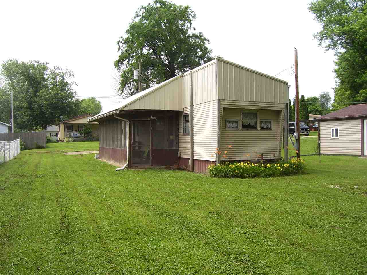 1104 Tulip St, Mitchell, IN 47446 photo 1