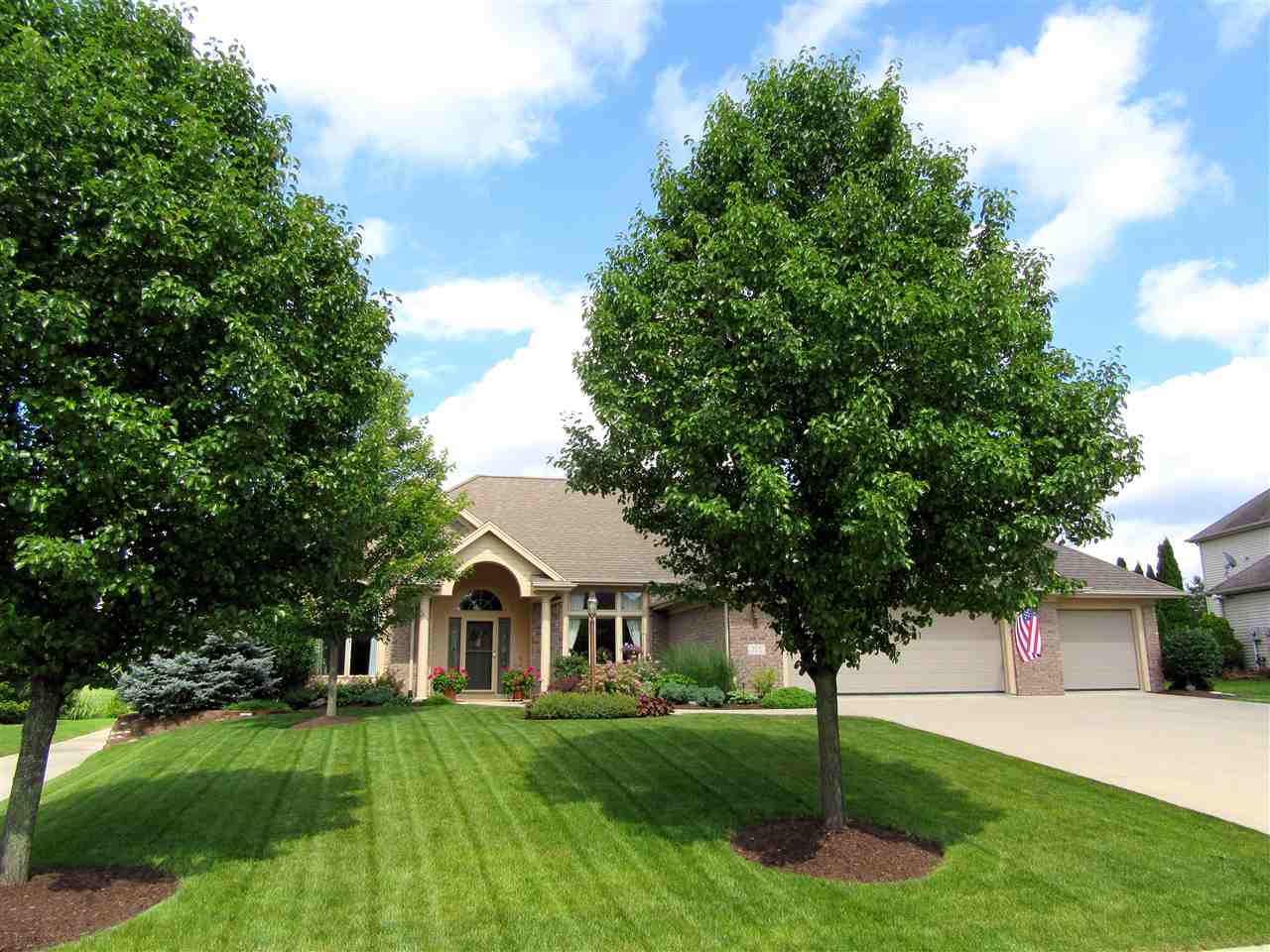 715 Red Bluff Dr, Fort Wayne, IN 46814 photo 2
