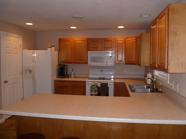 2096 Bellevue Dr, Fort Wayne, IN 46825 photo 3