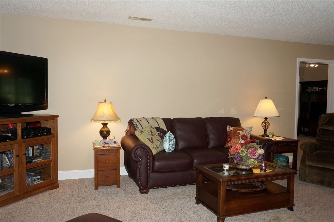 308 Crestview Dr, Owensville, IN 47665 photo 3