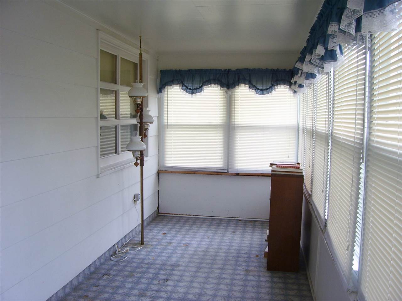 135 W Grissom St, Mitchell, IN 47446 photo 2