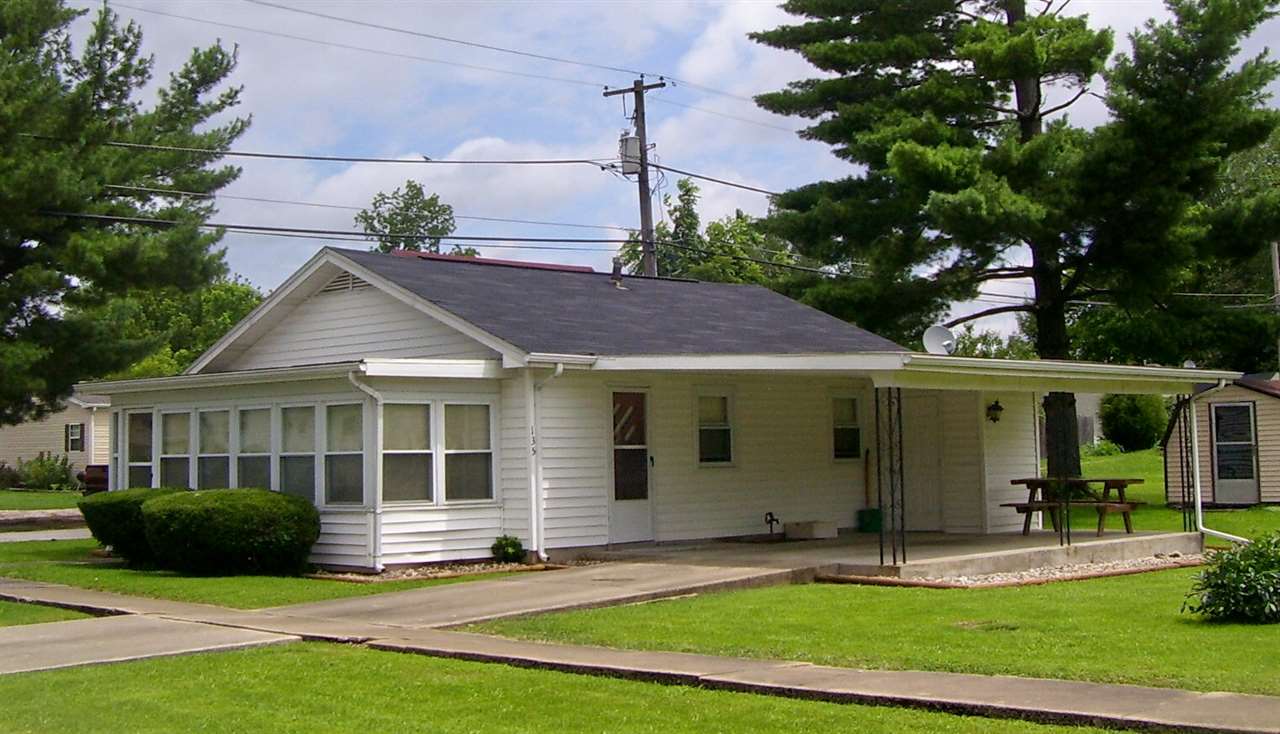 135 W Grissom St, Mitchell, IN 47446 photo 1