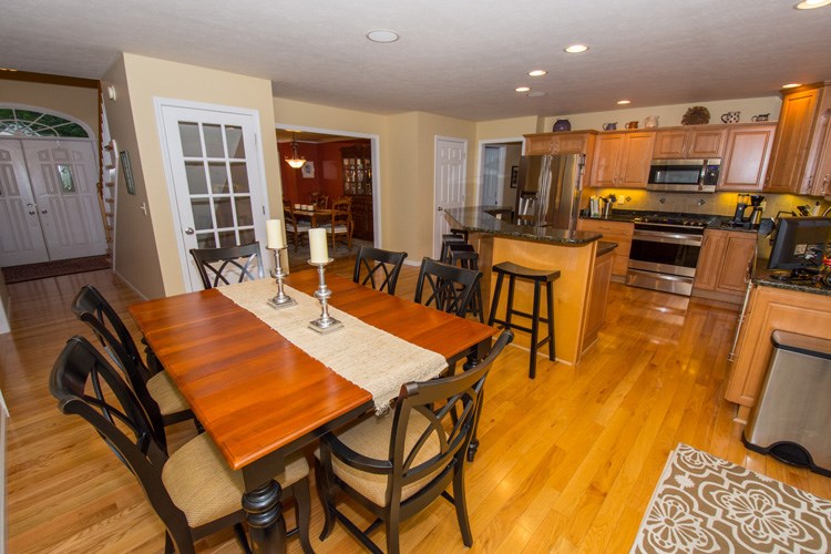 13906 Hearthside Dr, Granger, IN 46530 photo 2