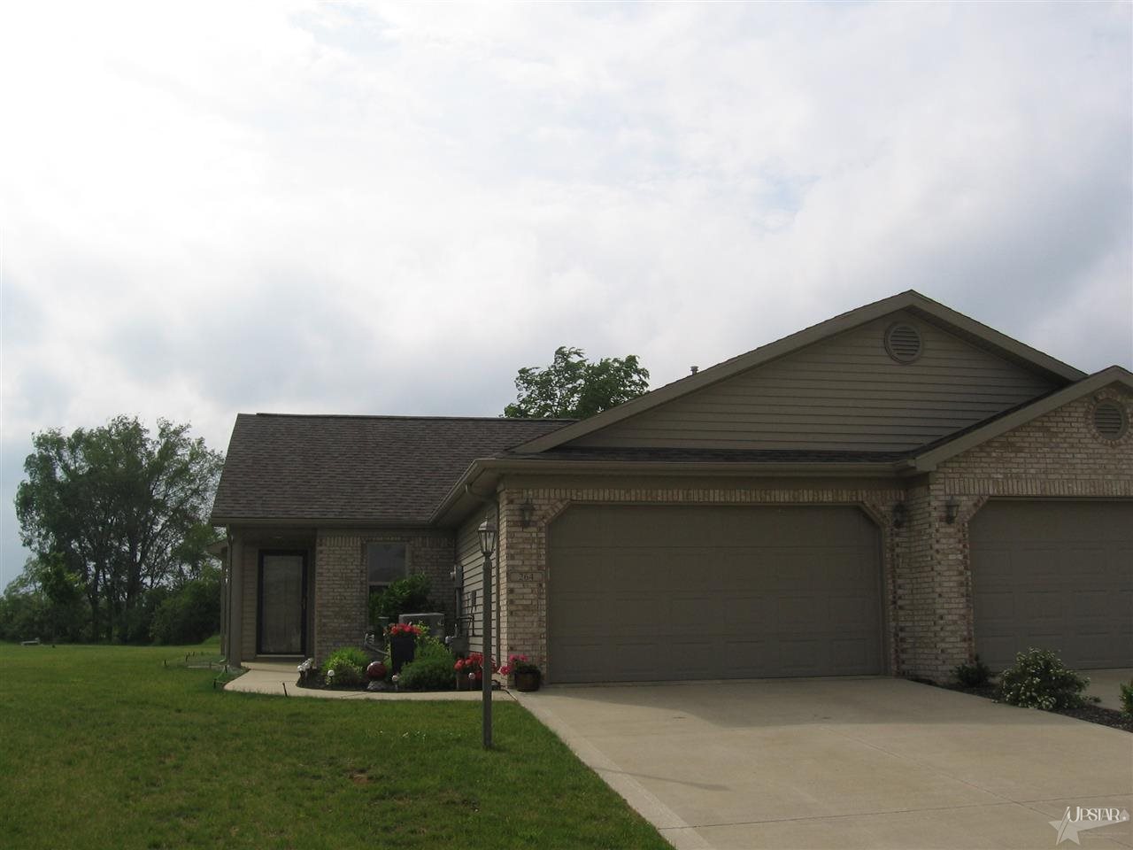 264 S Pumpkin Ridge Ct, Columbia City, IN 46725 photo 2
