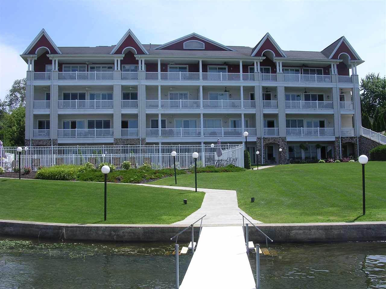 9042 E Hatchery Rd UNIT 7, Syracuse, IN 46567 photo 1