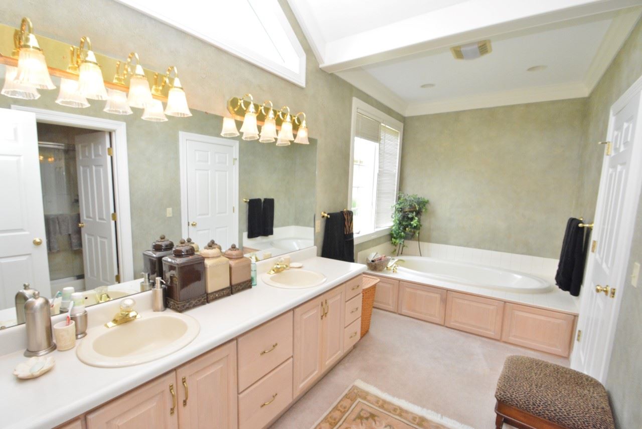 12031 Sycamore Lakes Ct, Fort Wayne, IN 46814 photo 10