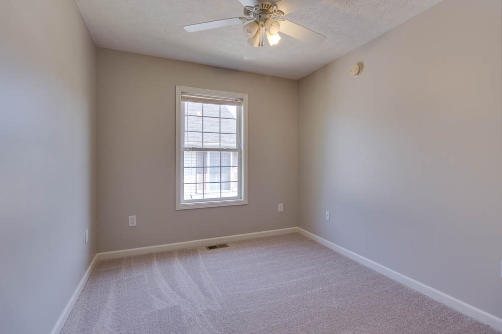1354 S Cobble Creek Cir, Bloomington, IN 47401 photo 11