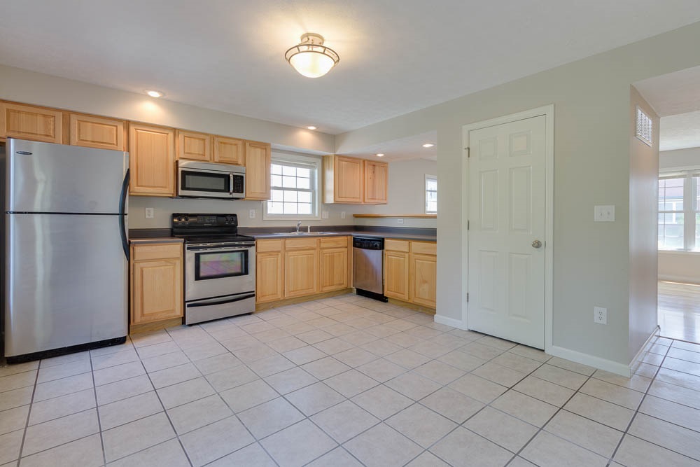 1354 S Cobble Creek Cir, Bloomington, IN 47401 photo 7
