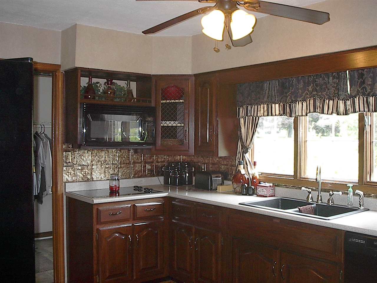 1220 S Wayne St, Waterloo, IN 46793 photo 2