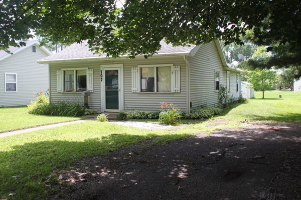 707 W Ensley Ave, Auburn, IN 46706 photo 1