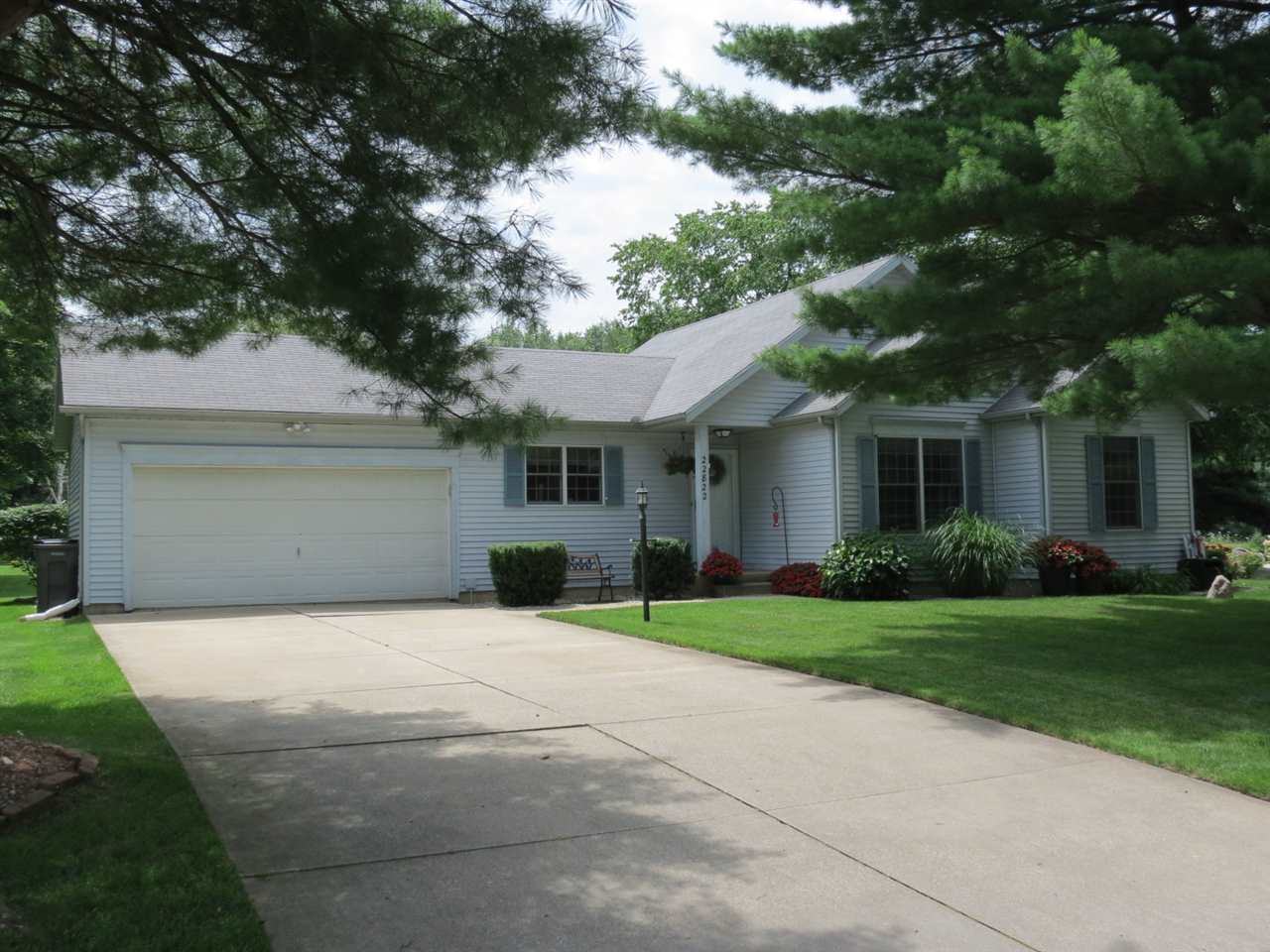 22822 Arbor Pointe Dr, South Bend, IN 46628 photo 1