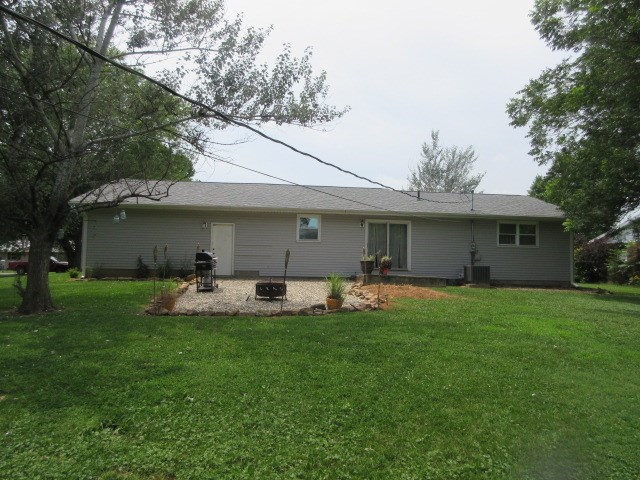16 Cindy Kay Dr, Washington, IN 47501 photo 4