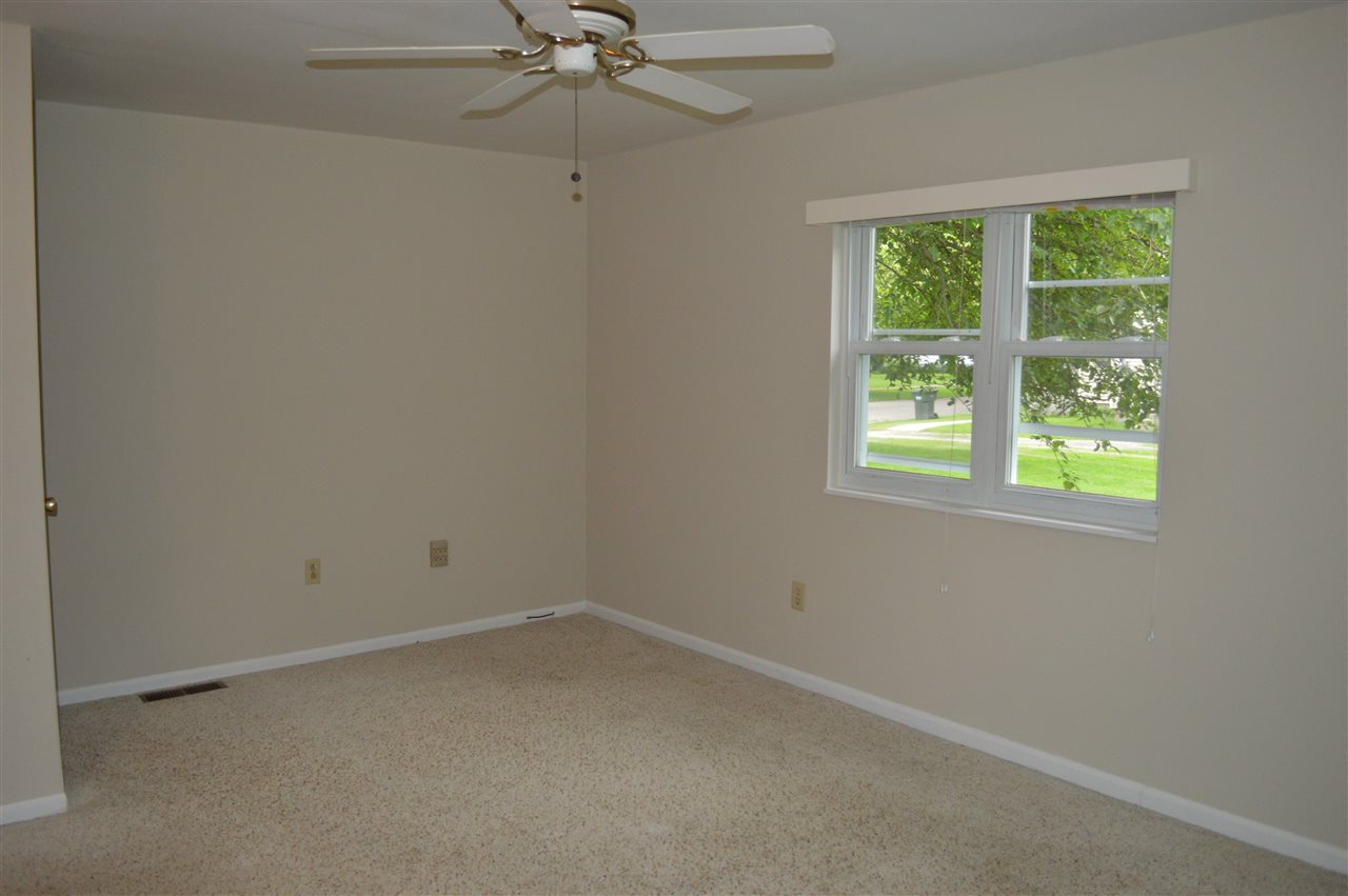 918 W Laporte St, Plymouth, IN 46563 photo 5