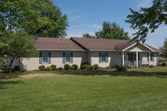8437 S Warren Rd, Warren, IN 46792 photo 1