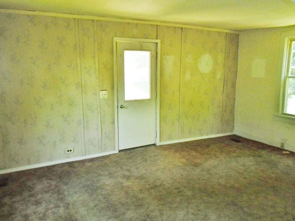 541 Dowling St, Kendallville, IN 46755 photo 2