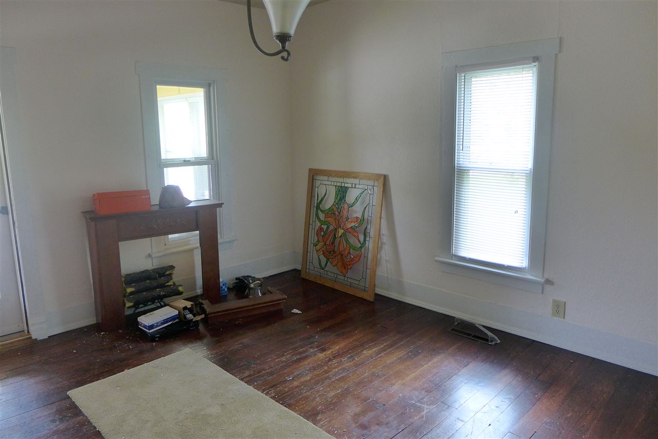 529 W 9th St, Jasper, IN 47546 photo 3