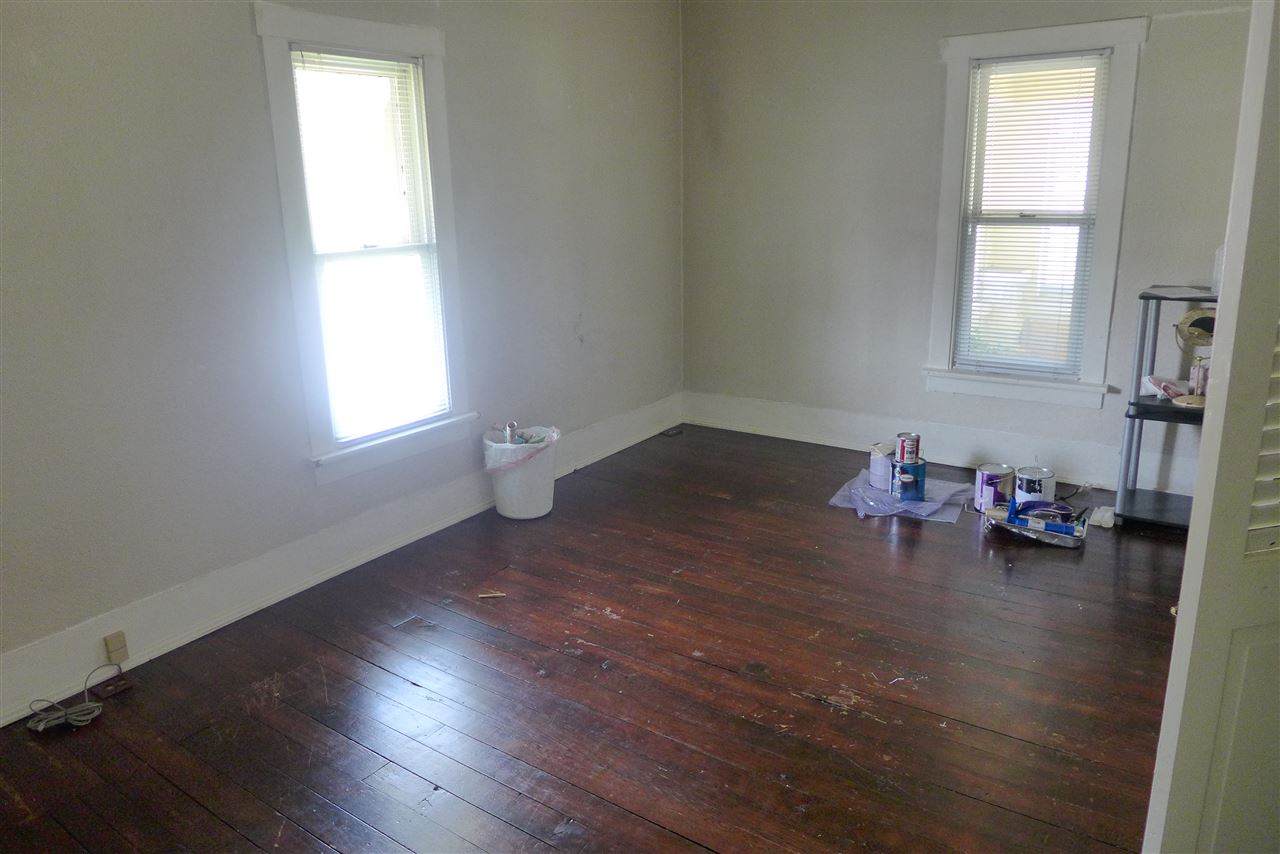 529 W 9th St, Jasper, IN 47546 photo 4