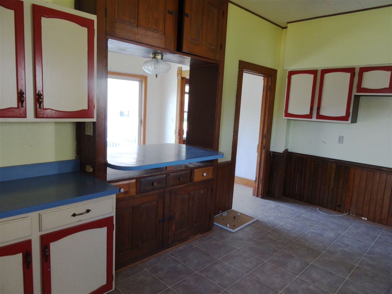 203 S Albany St, Wolcottville, IN 46795 photo 4