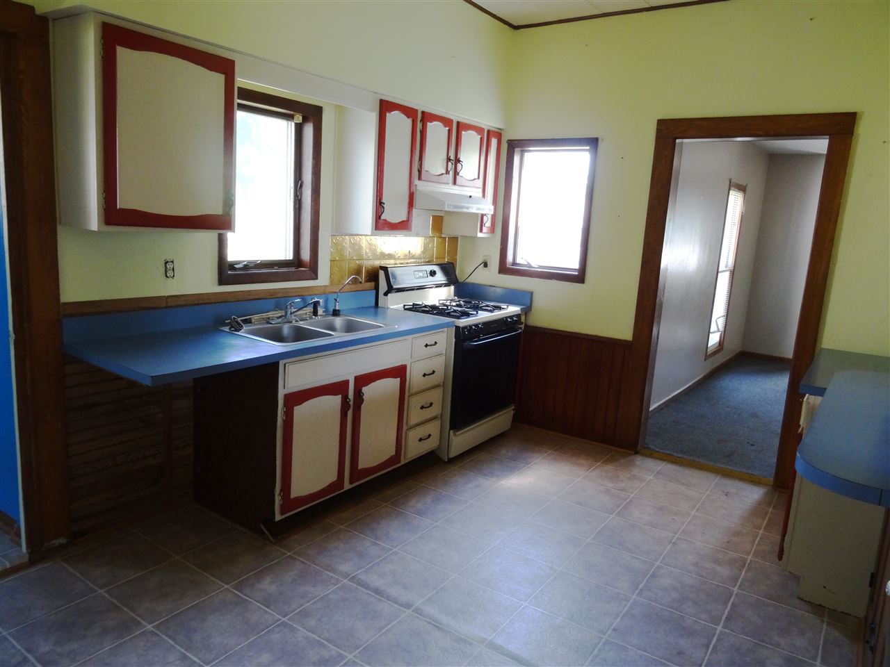 203 S Albany St, Wolcottville, IN 46795 photo 3