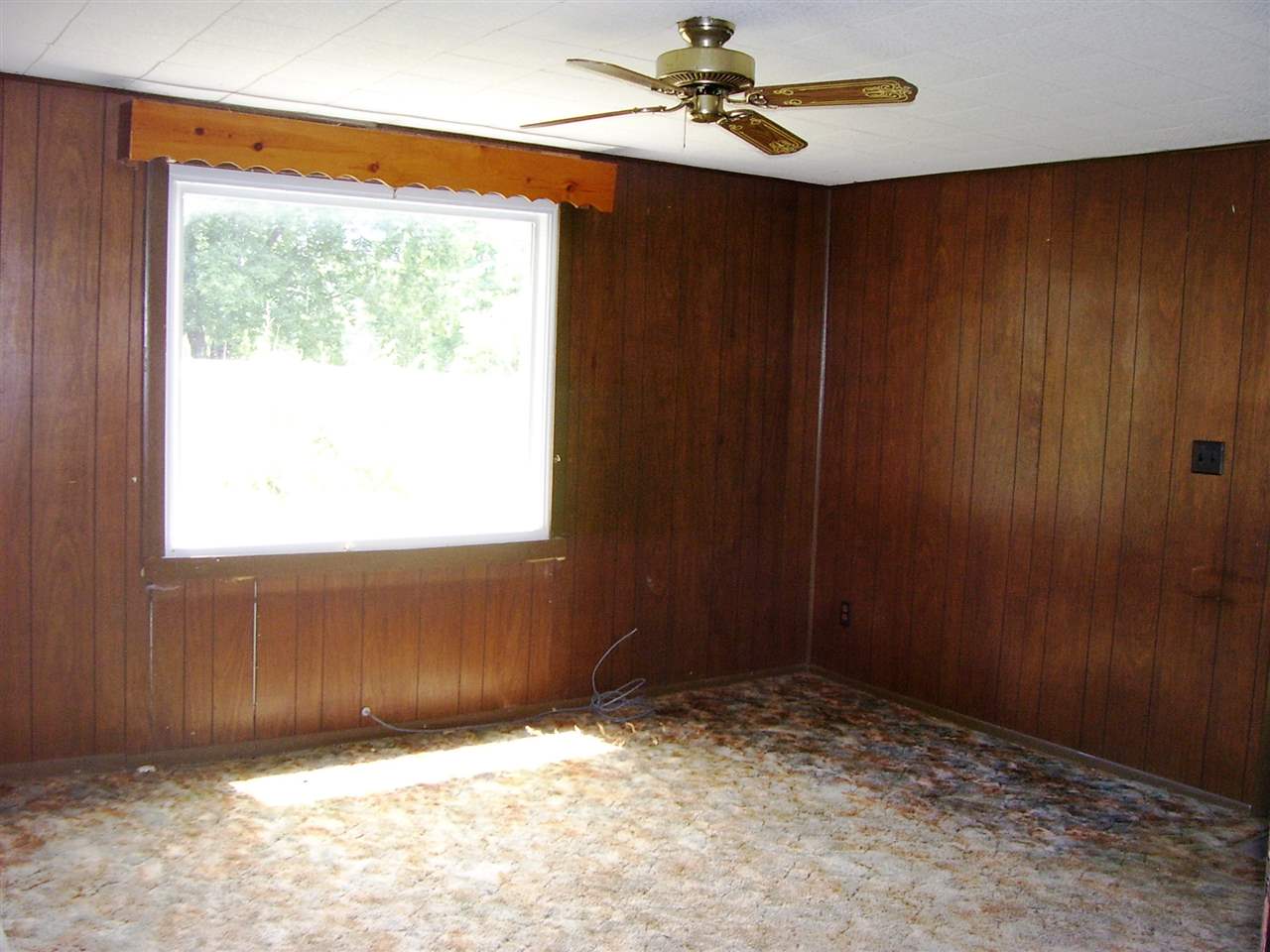 535 E Frank St, Mitchell, IN 47446 photo 2