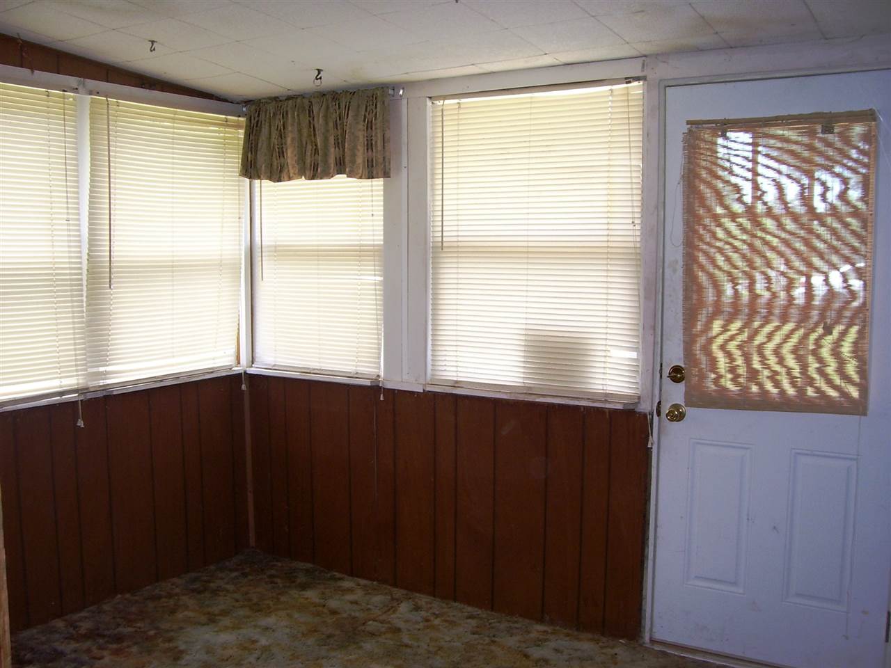535 E Frank St, Mitchell, IN 47446 photo 3