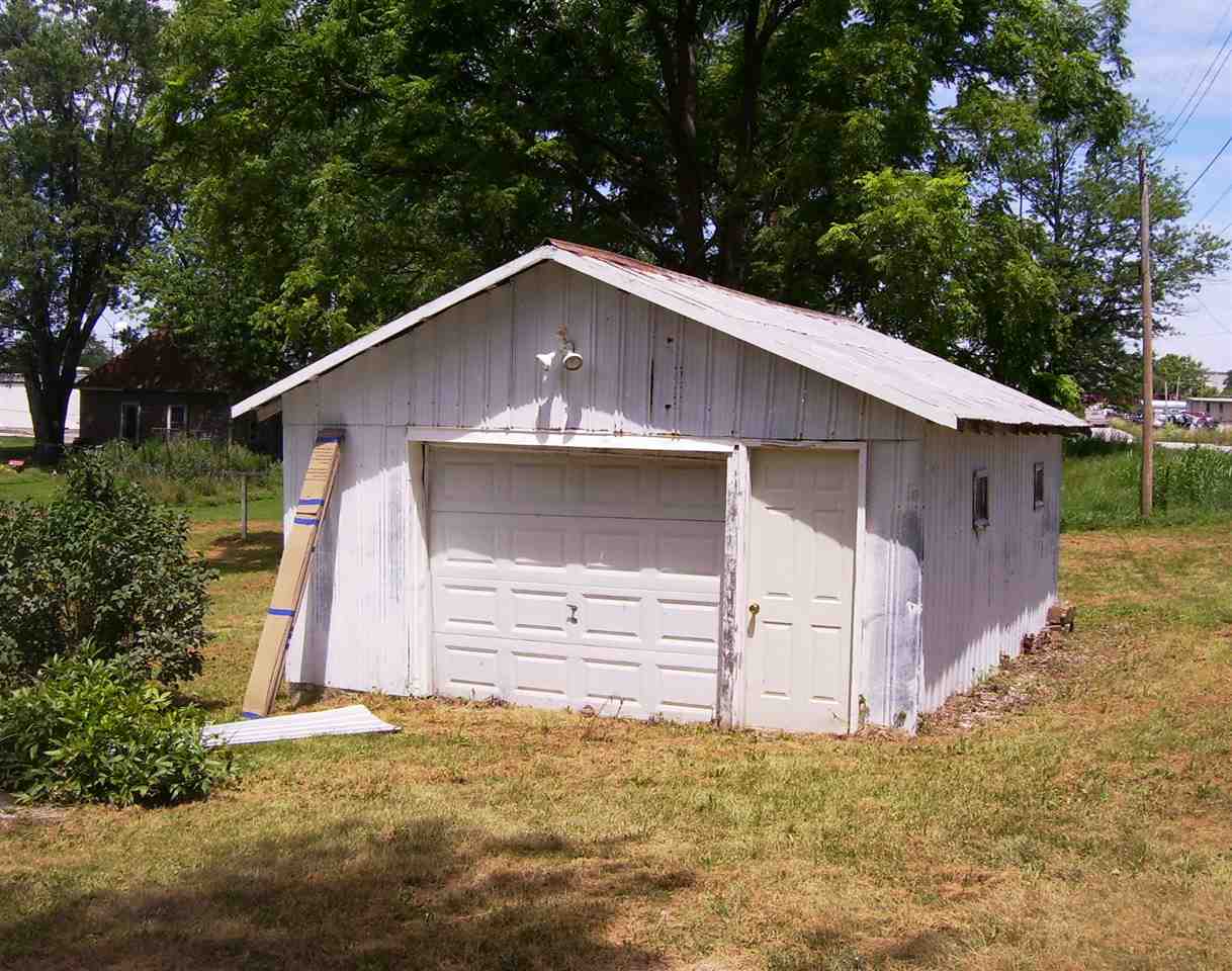 535 E Frank St, Mitchell, IN 47446 photo 5