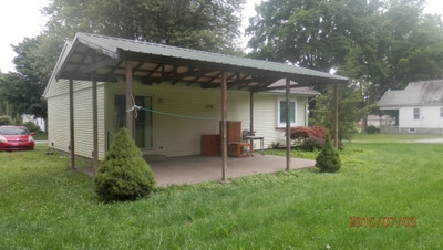 206 N Sycamore St, Huntingburg, IN 47542 photo 2
