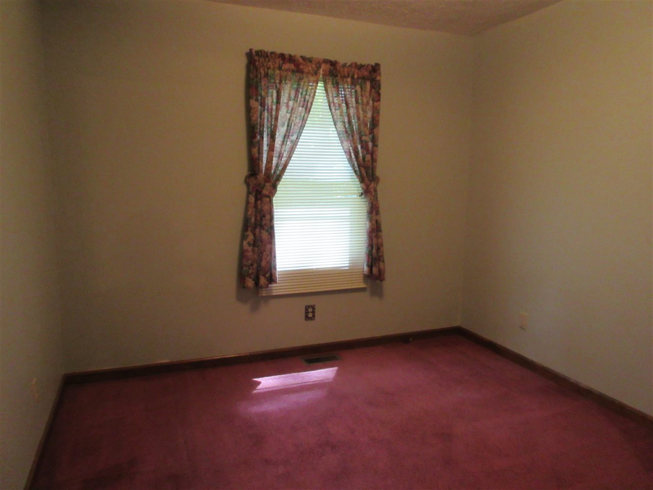 261 Country Estates Dr, Mitchell, IN 47446 photo 8