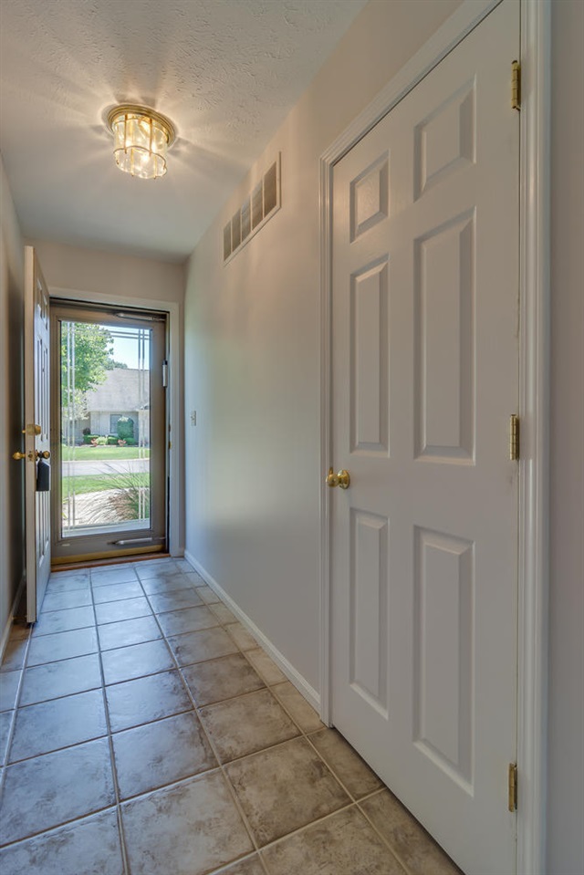 1117 Diamond Dr, Mishawaka, IN 46544 photo 4