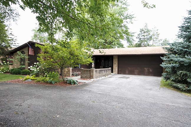 512 Ward Dr, Fort Wayne, IN 46825 photo 1