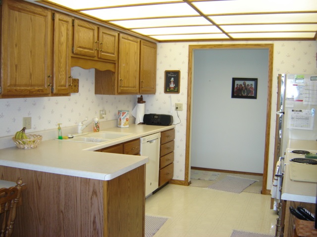 704 E Spring St, Fremont, IN 46737 photo 6