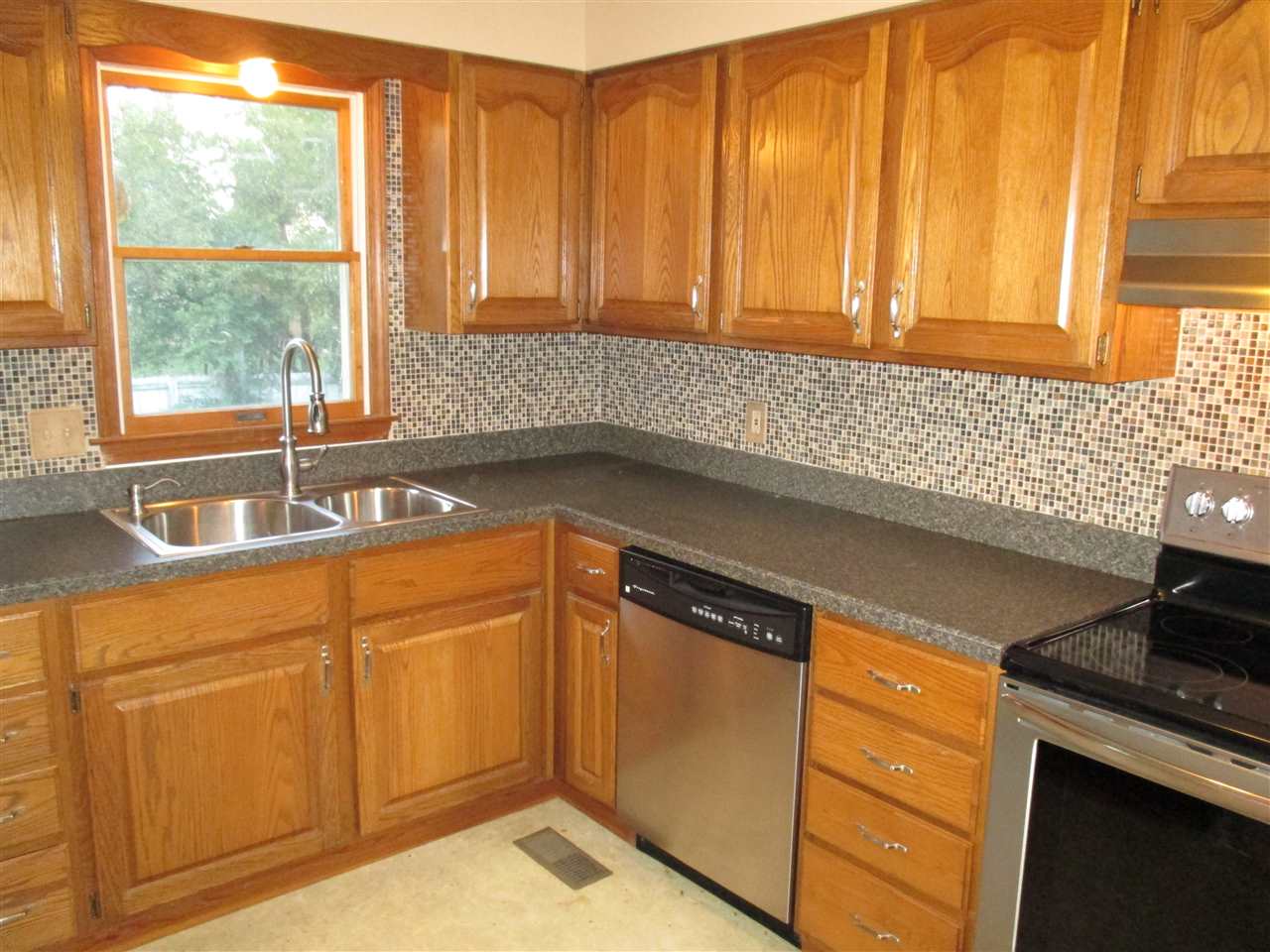 8800 Nevada Dr, Newburgh, IN 47630 photo 3
