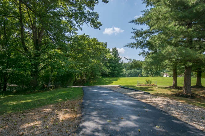 6440 E Gross Rd, Bloomington, IN 47401 photo 2