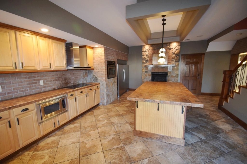 1365 Maple Ln, Nappanee, IN 46550 photo 16