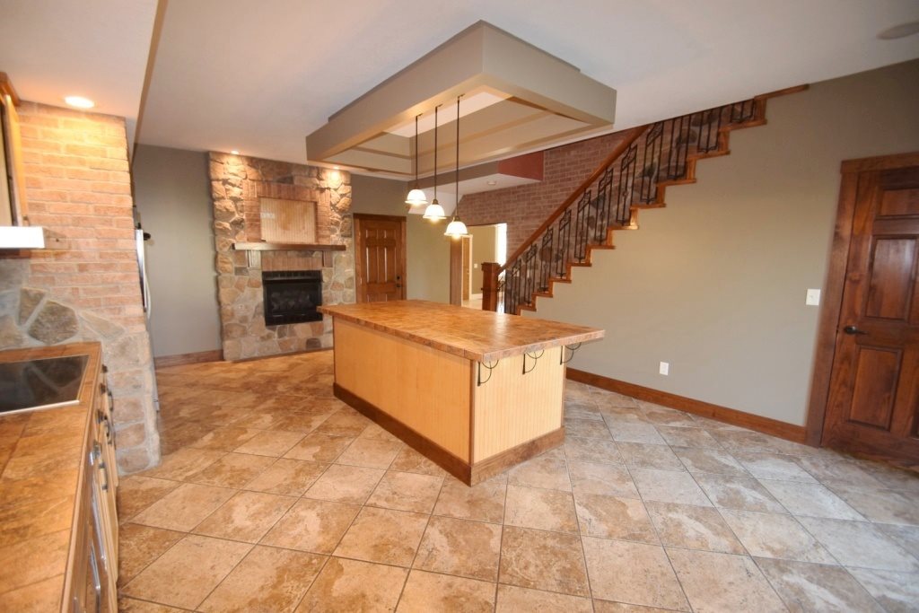 1365 Maple Ln, Nappanee, IN 46550 photo 8