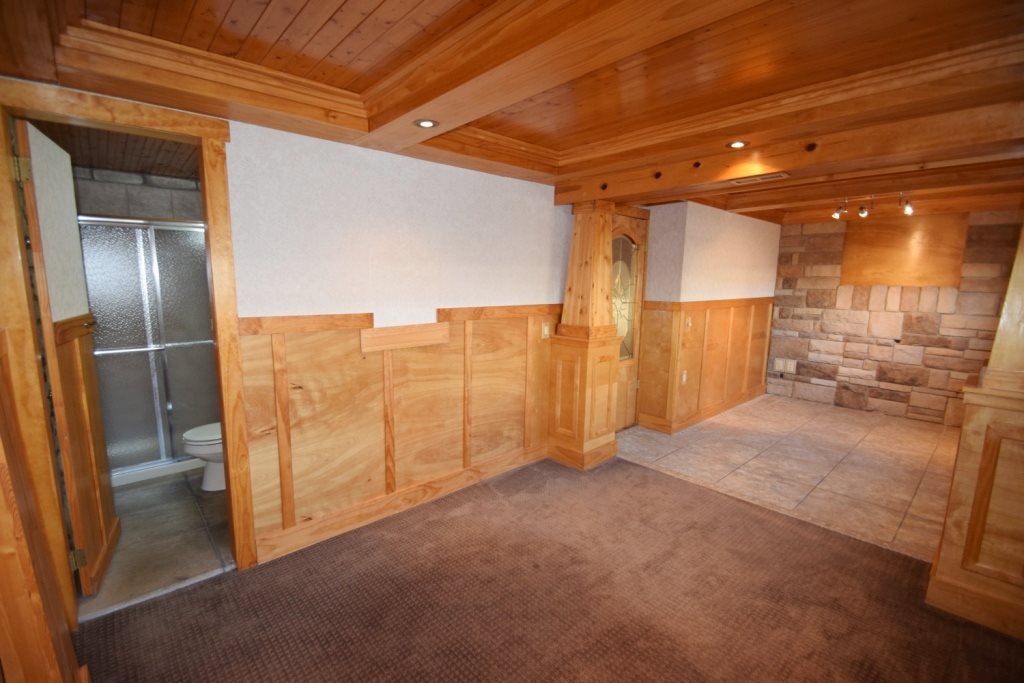 1365 Maple Ln, Nappanee, IN 46550 photo 22