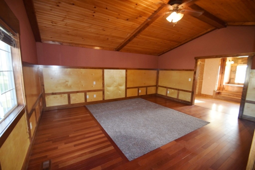 1365 Maple Ln, Nappanee, IN 46550 photo 6