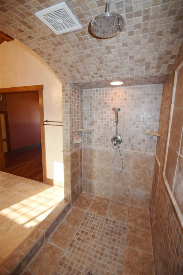 1365 Maple Ln, Nappanee, IN 46550 photo 23