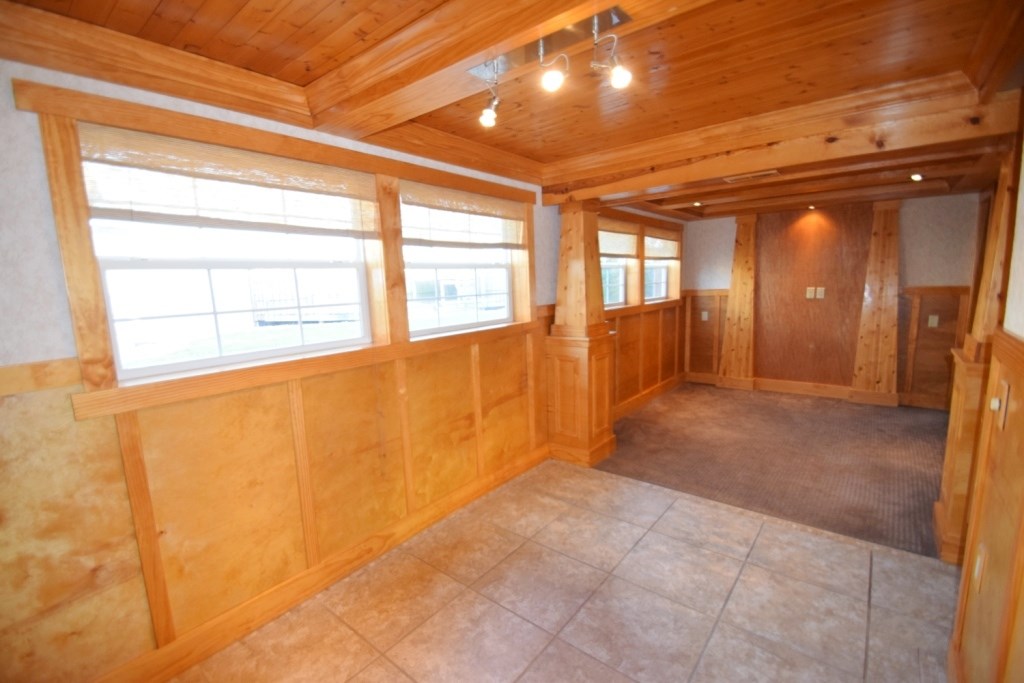 1365 Maple Ln, Nappanee, IN 46550 photo 13