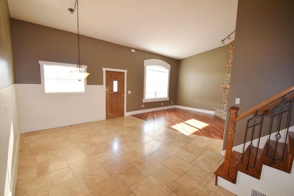 1365 Maple Ln, Nappanee, IN 46550 photo 4