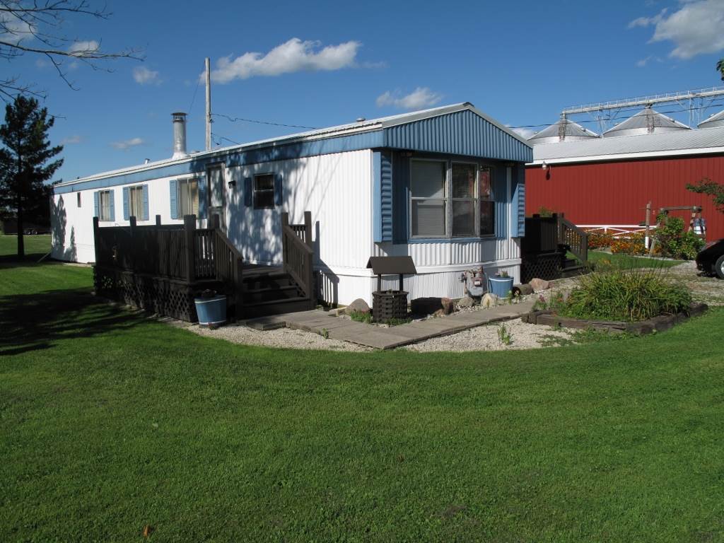 16233 Douglas, Yoder, IN 46798 photo 2