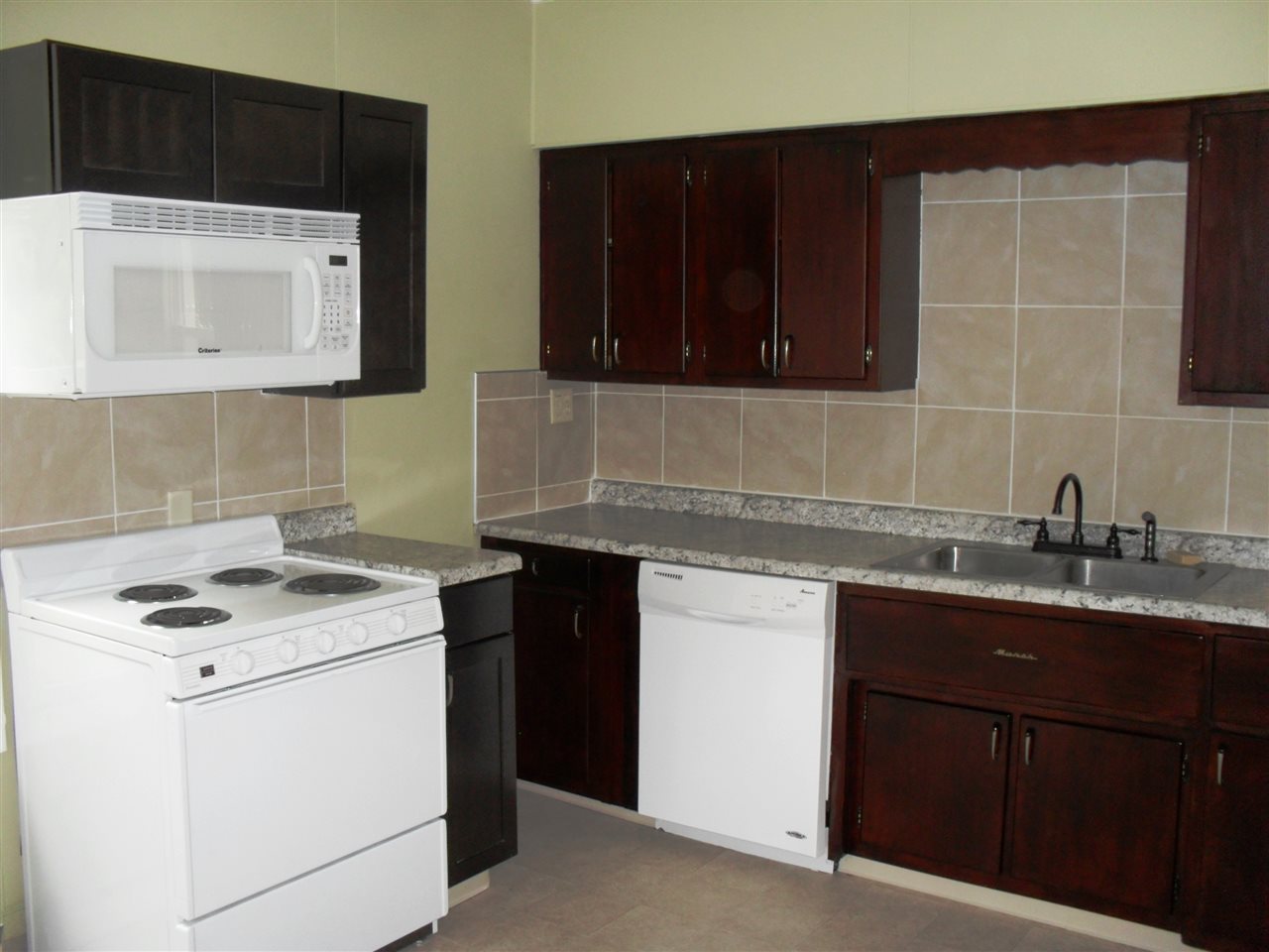 1027 Edwardsburg Ave, Elkhart, IN 46514 photo 8