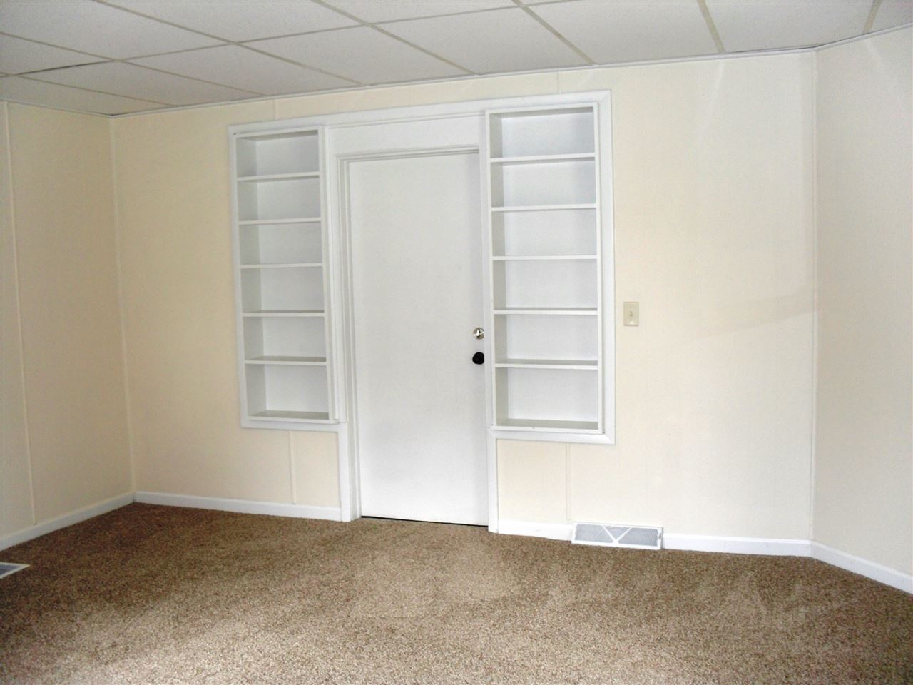1027 Edwardsburg Ave, Elkhart, IN 46514 photo 6