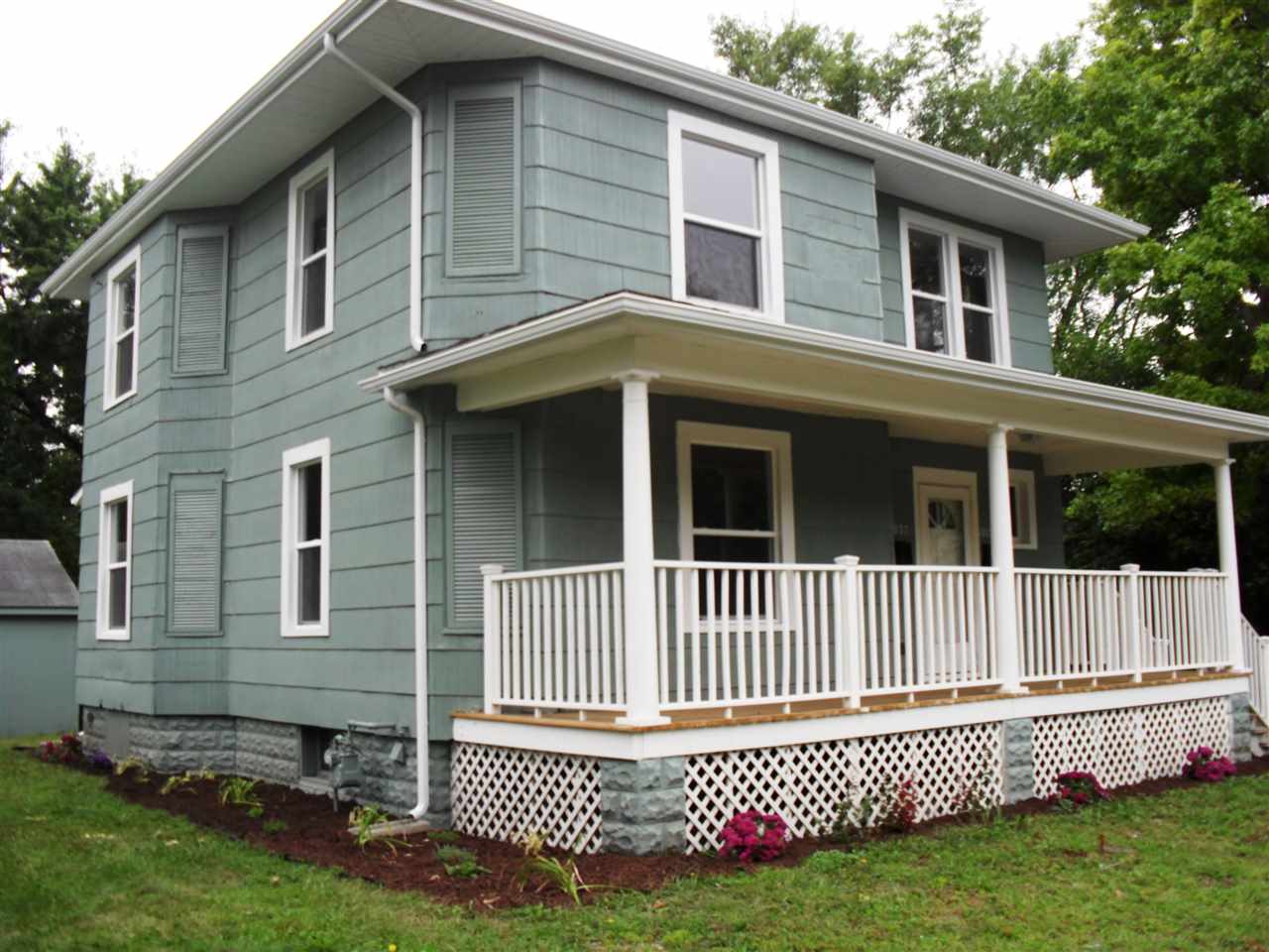 1027 Edwardsburg Ave, Elkhart, IN 46514 photo 3