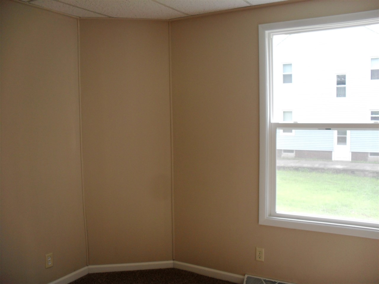 1027 Edwardsburg Ave, Elkhart, IN 46514 photo 12