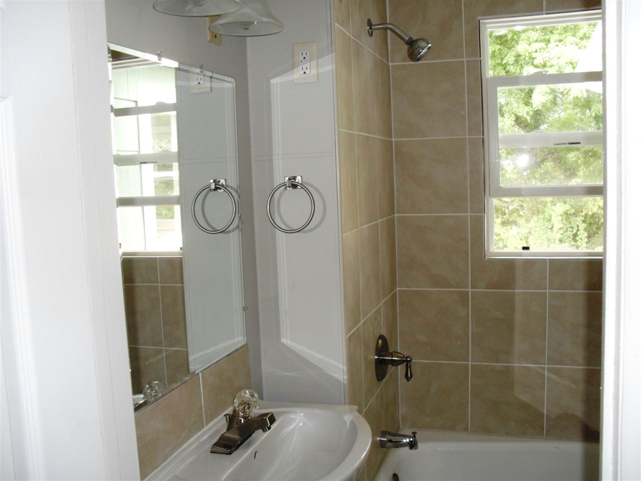 1027 Edwardsburg Ave, Elkhart, IN 46514 photo 24