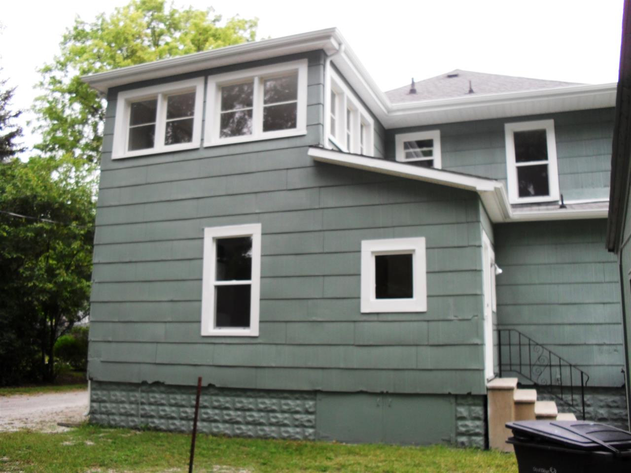 1027 Edwardsburg Ave, Elkhart, IN 46514 photo 5
