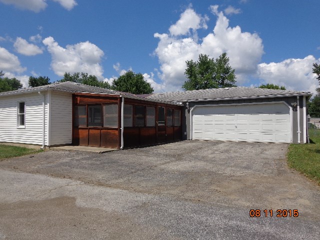 1737 Park St, Huntington, IN 46750 photo 3